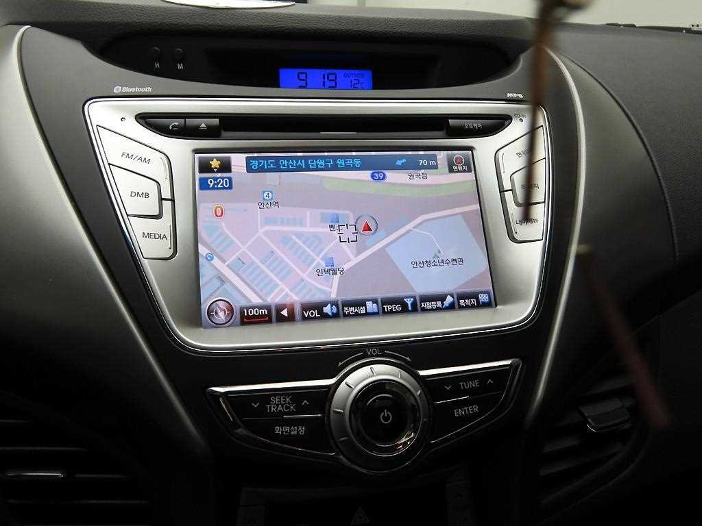 HYUNDAI Avante - Vista 8