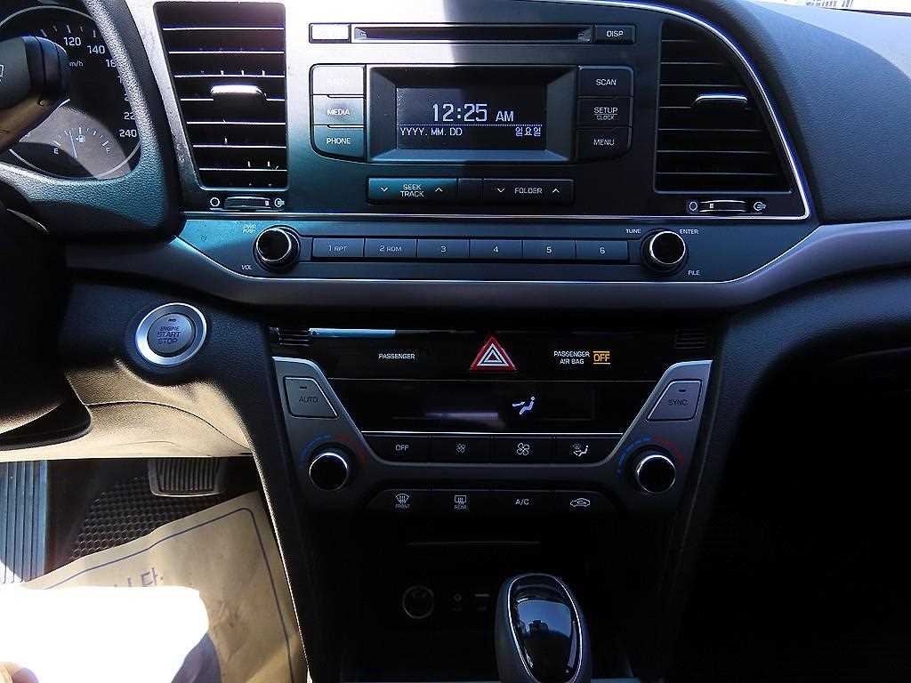 HYUNDAI Avante 2017 Blanco - Importación desde Corea - HF Imports Iquique - Foto 13