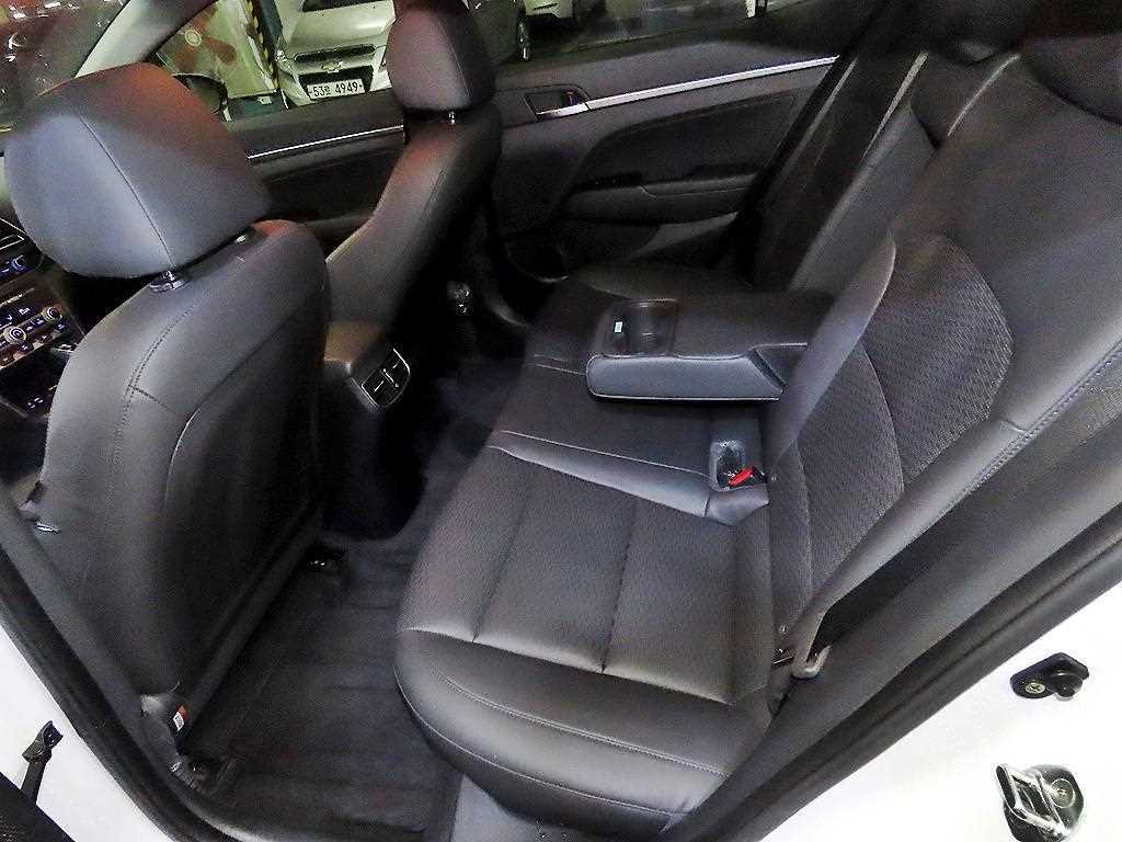 HYUNDAI Avante - Vista 7