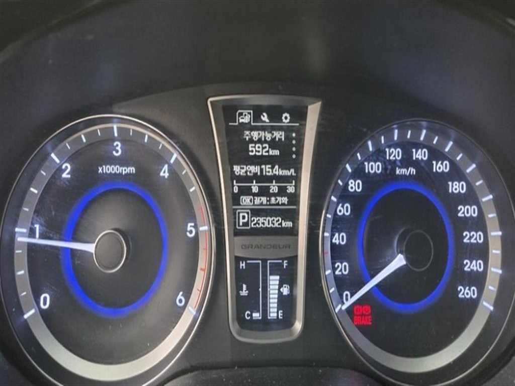 HYUNDAI Grandeur - Vista 5