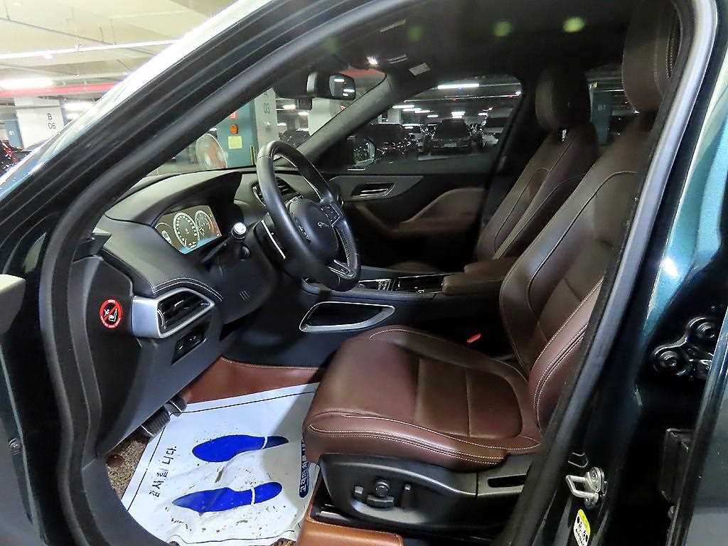 Jaguar F-PACE - Vista 6