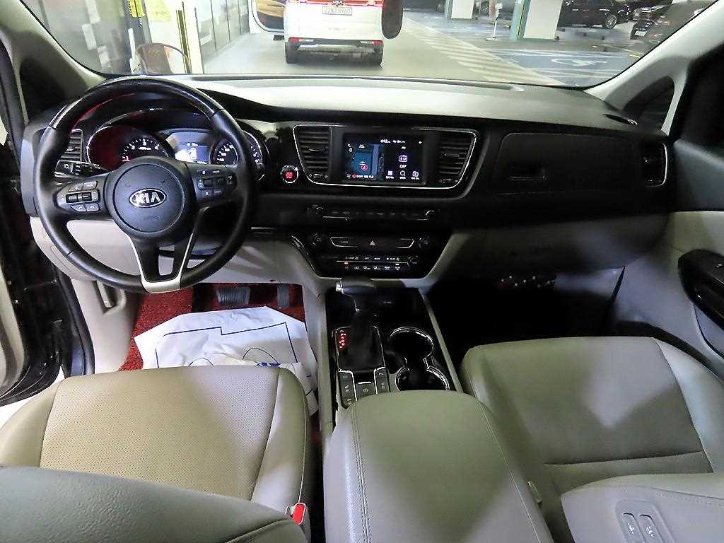 KIA Carnival - Vista 10