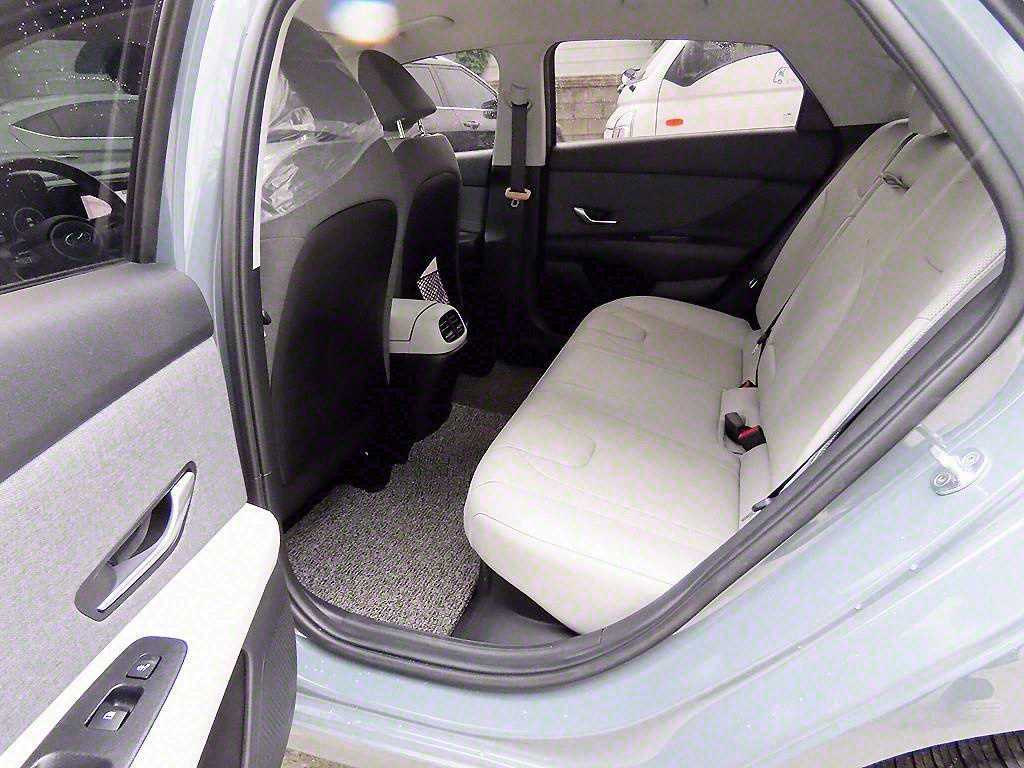 HYUNDAI Avante - Vista 6