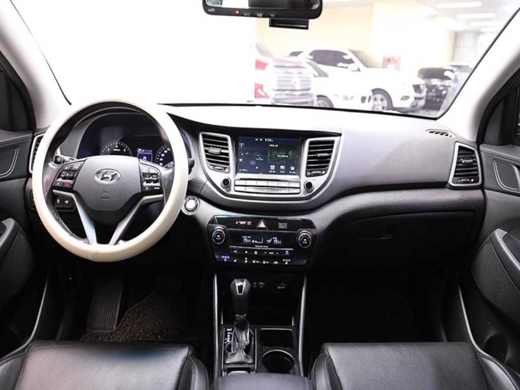 HYUNDAI Tucson - Vista 10