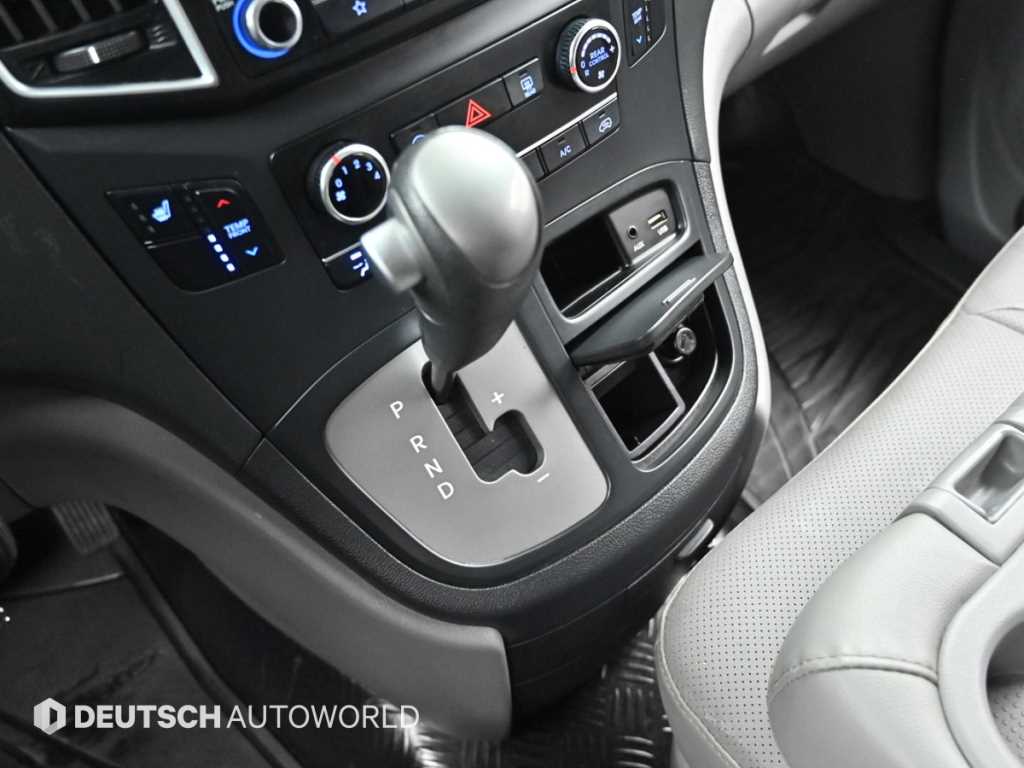 HYUNDAI Starex - Vista 9