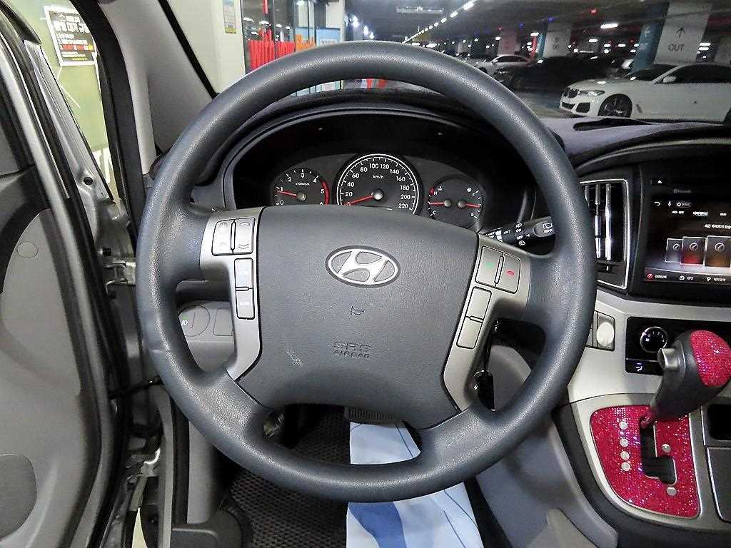 HYUNDAI Starex - Vista 10