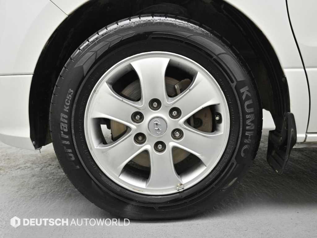 HYUNDAI Starex - Vista 5