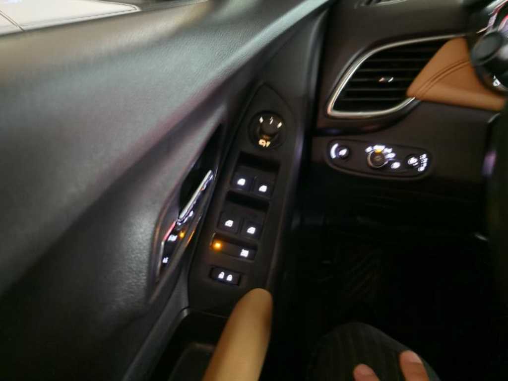 Chevrolet Trax - Vista 7