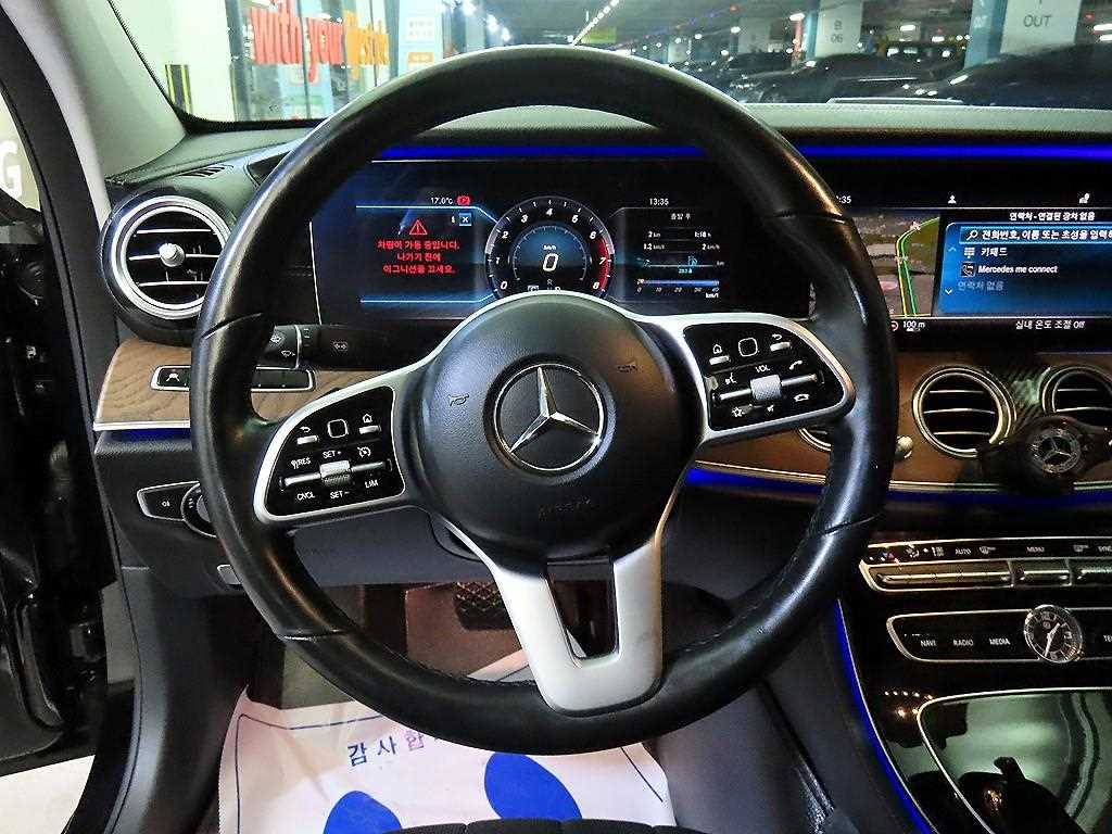 Mercedes Benz E class - Vista 8