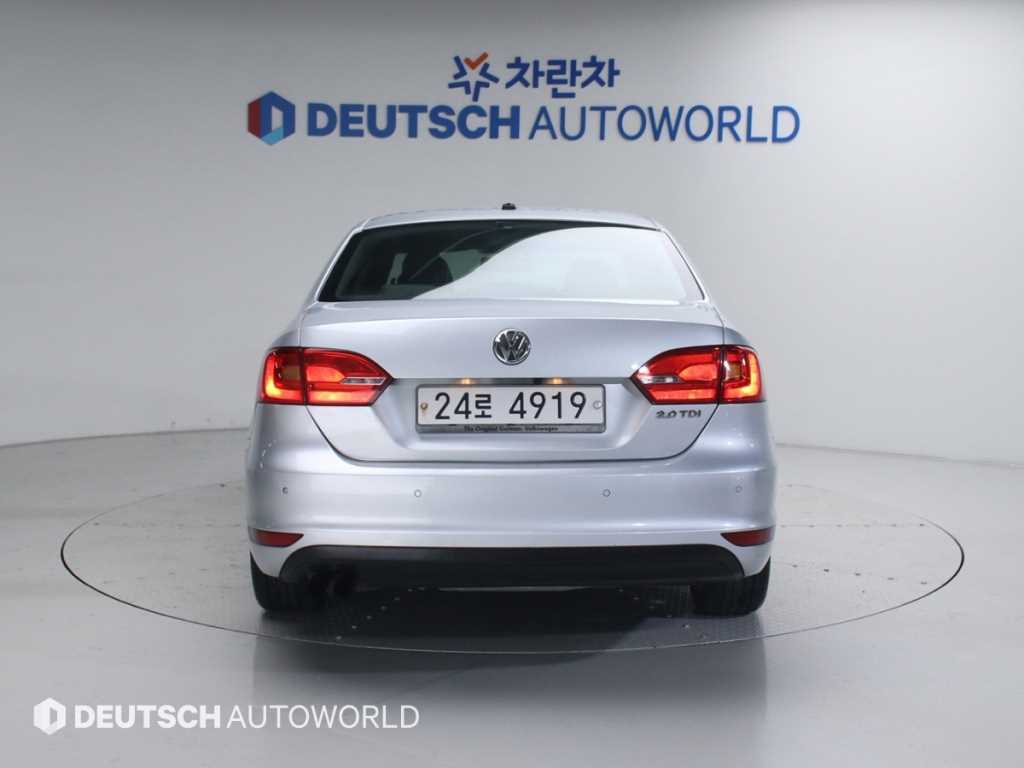 Volkswagen Jetta - Vista 4