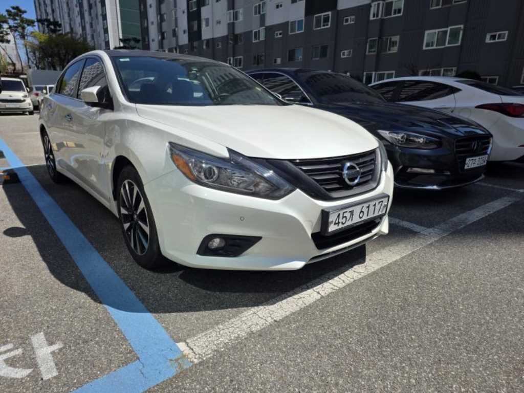 Nissan Altima - Vista 2