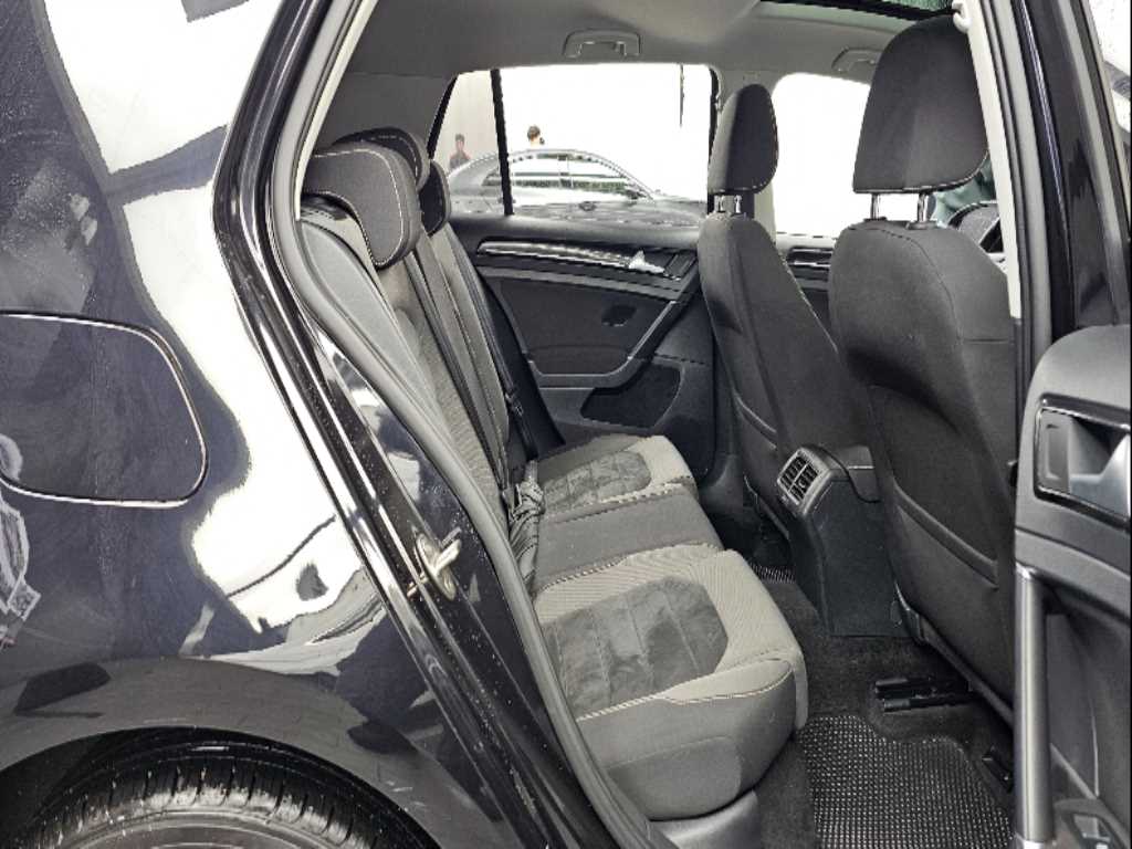 Volkswagen Golf - Vista 12
