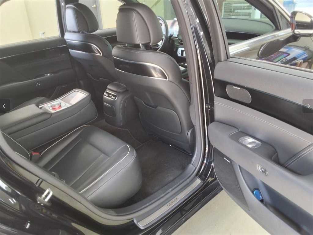 Genesis G90 - Vista 6