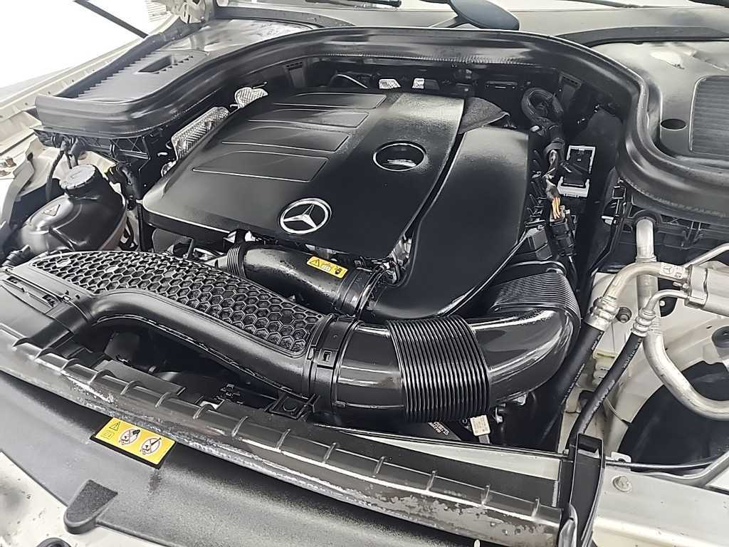 Mercedes Benz GLC Class - Vista 5