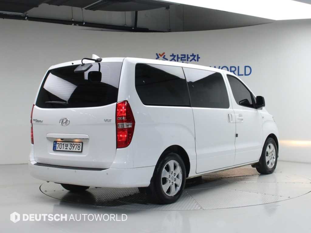 HYUNDAI Starex - Vista 2