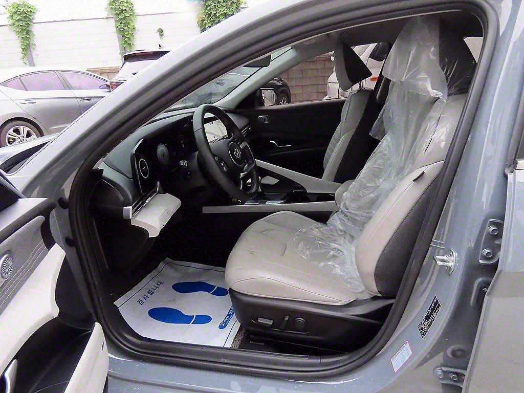 HYUNDAI Avante - Vista 5