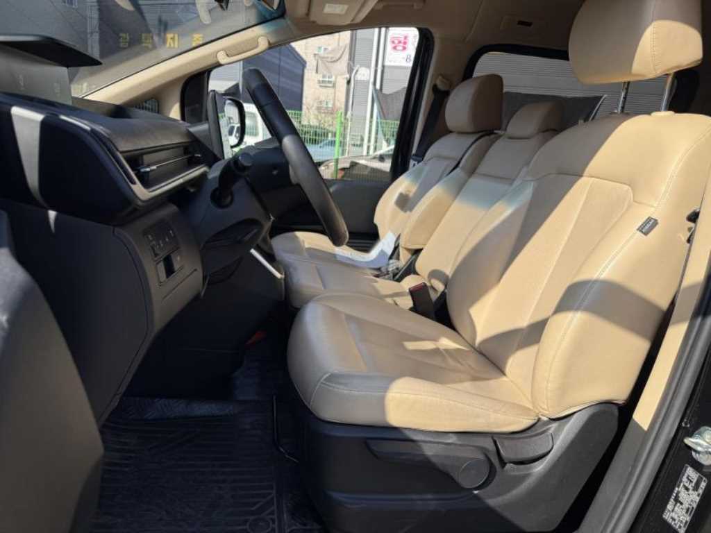 HYUNDAI Staria - Vista 5