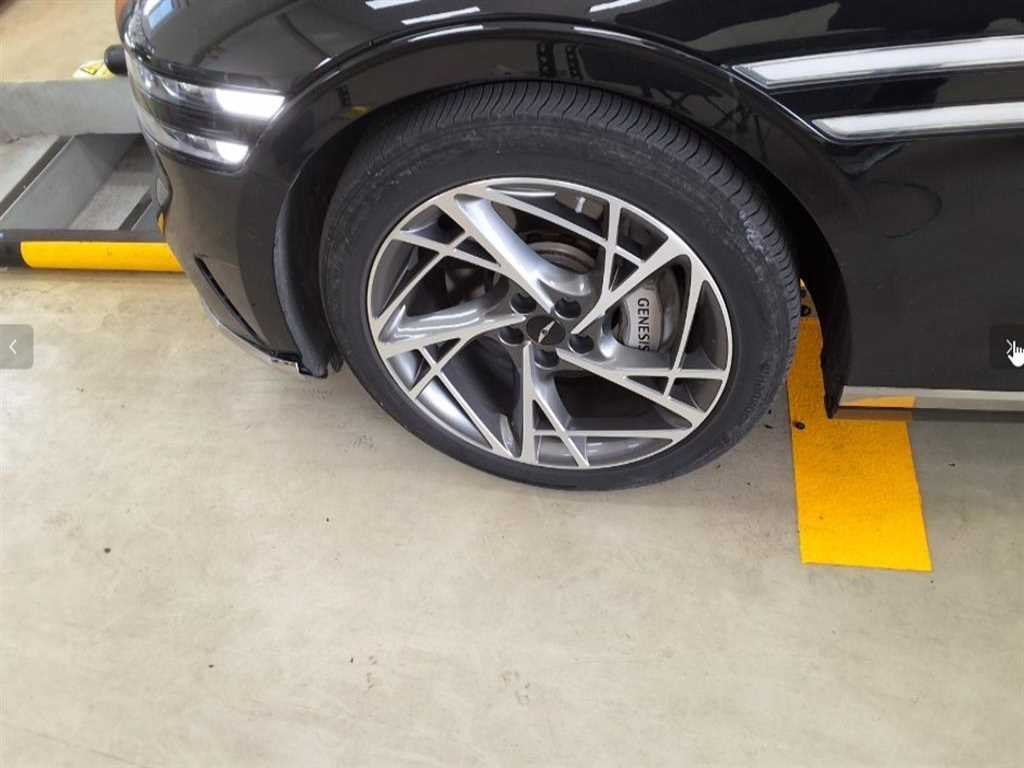 Genesis G90 - Vista 12