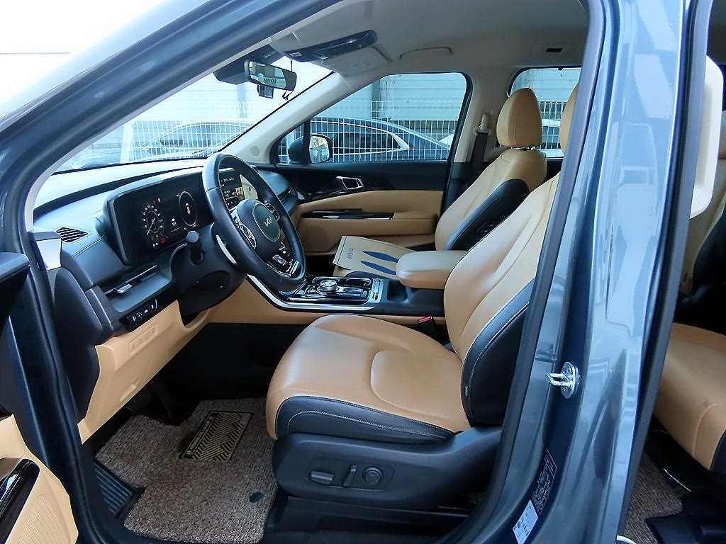 KIA Carnival - Vista 5