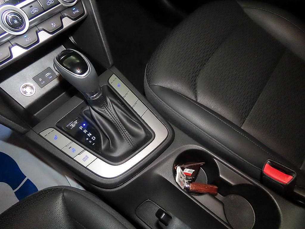 HYUNDAI Avante - Vista 12