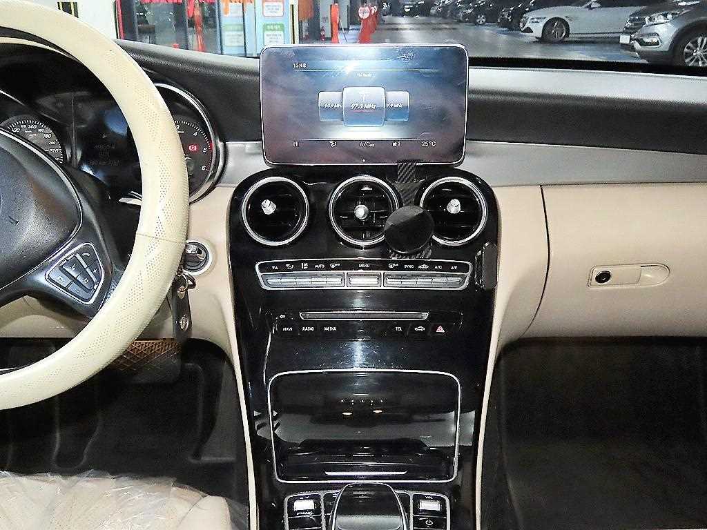 Mercedes Benz C Class - Vista 11