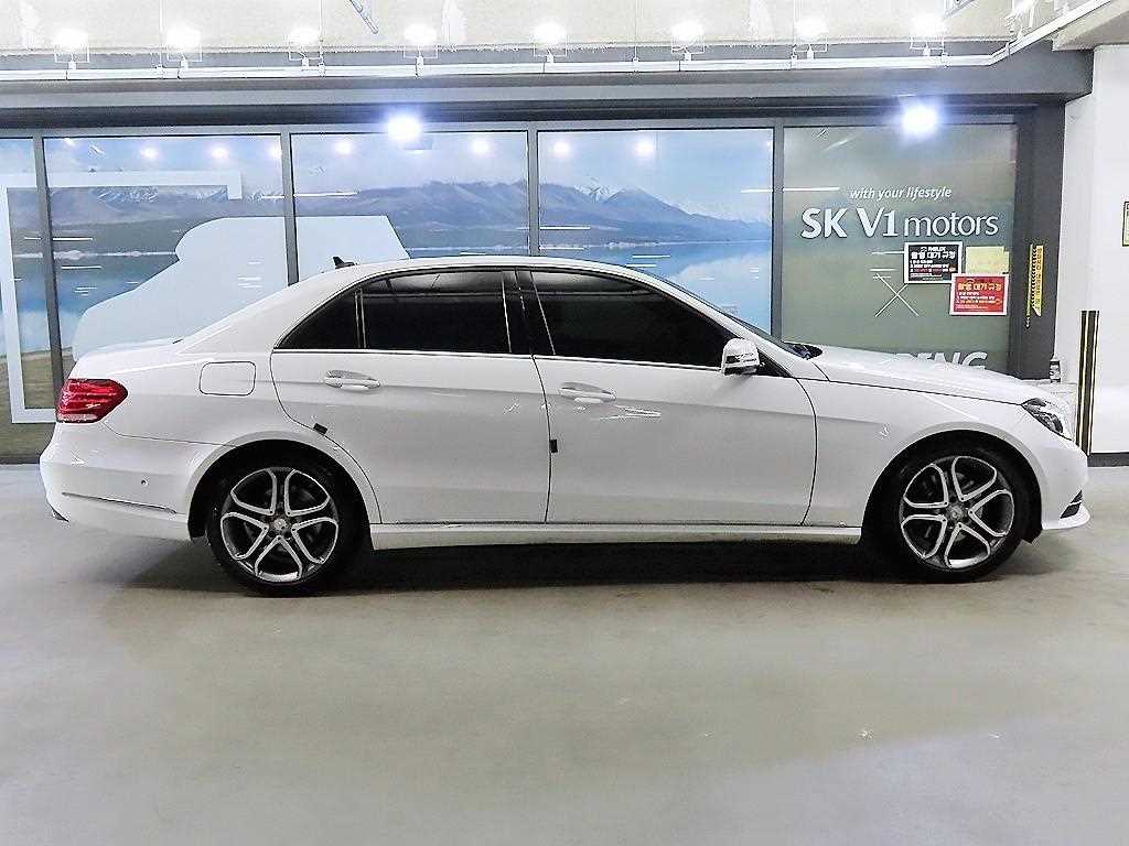 Mercedes Benz E class - Vista 3