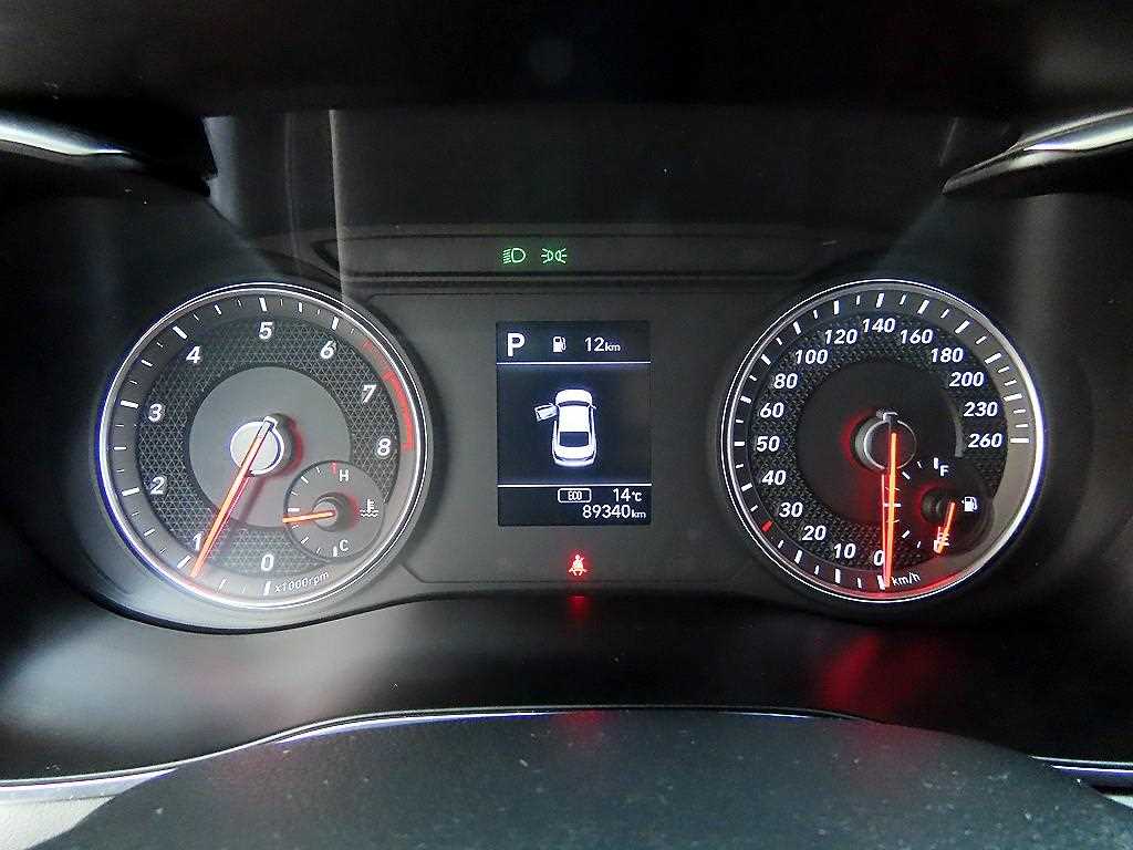 Genesis G70 - Vista 9