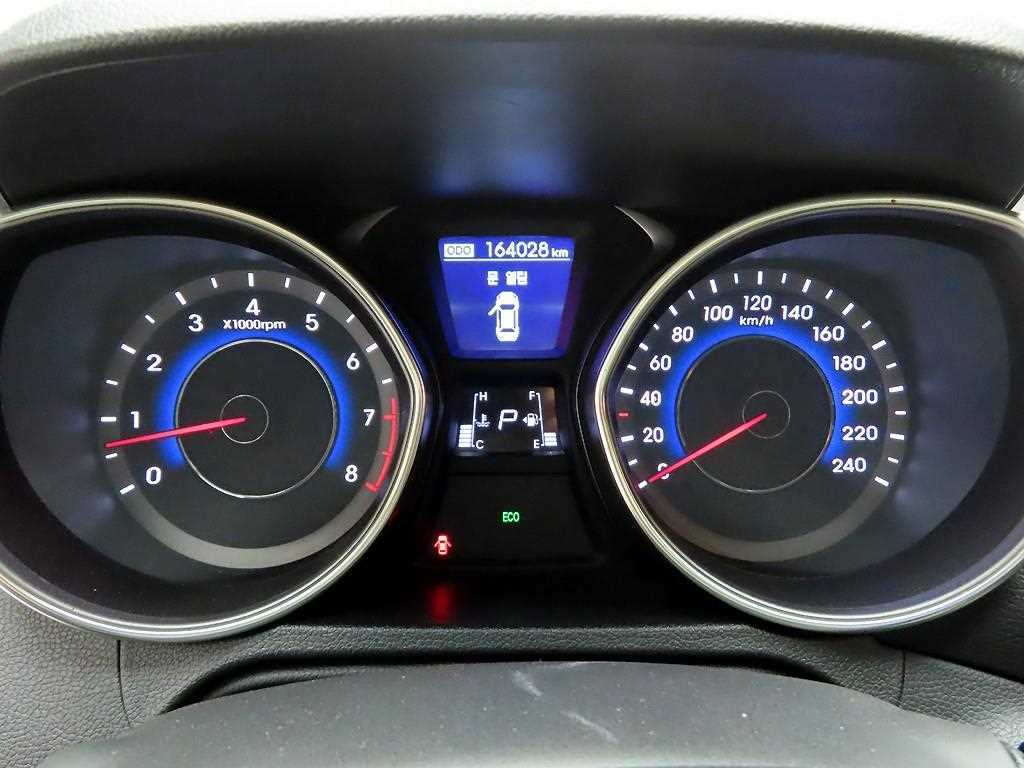 HYUNDAI Avante - Vista 5