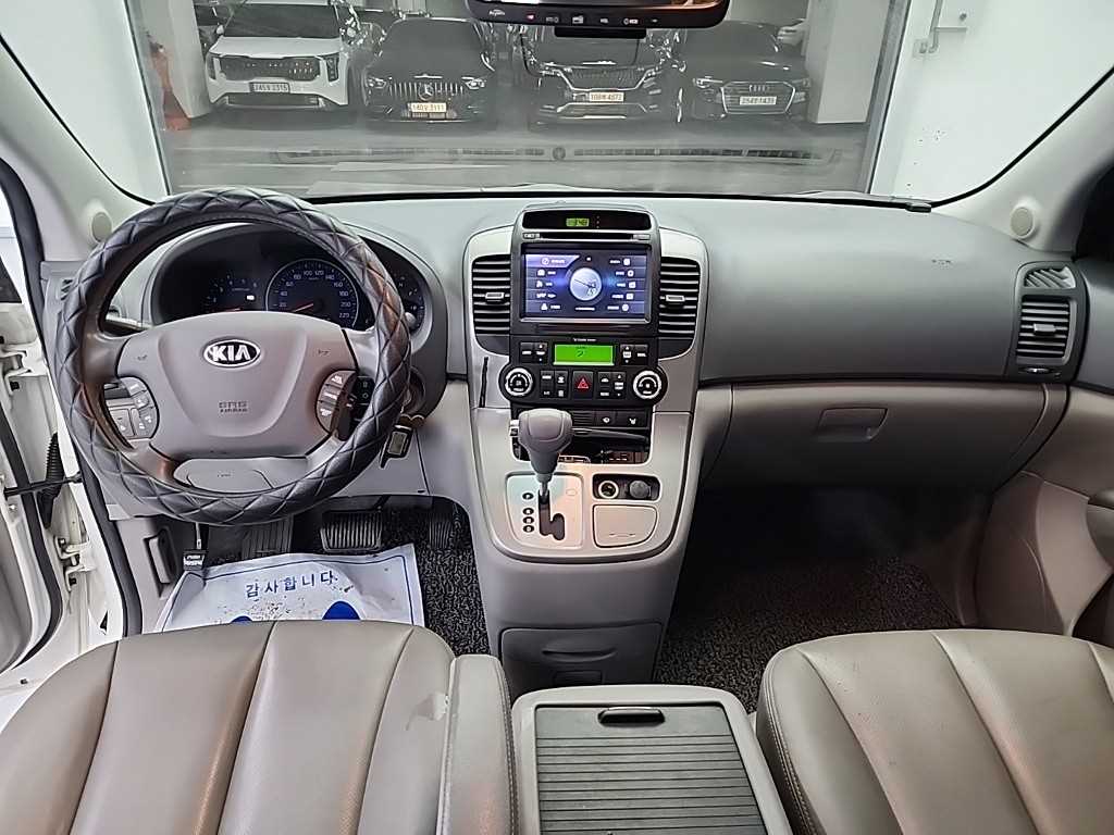 KIA Carnival - Vista 7
