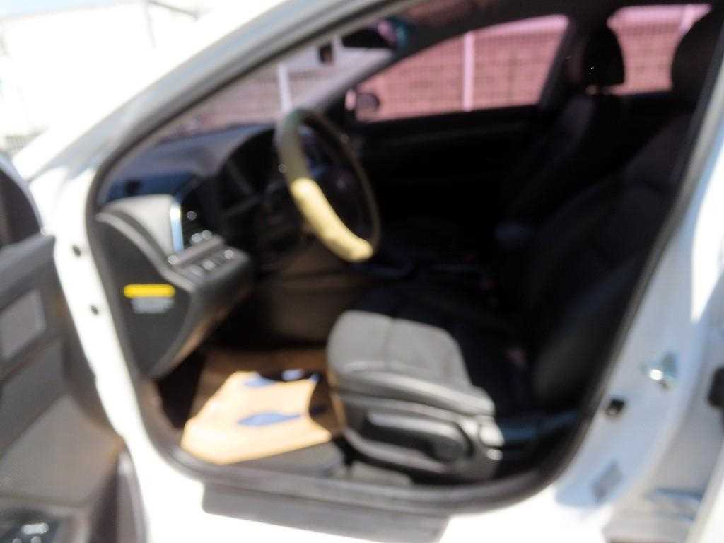 HYUNDAI Avante - Vista 5