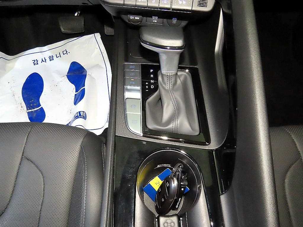 HYUNDAI Avante - Vista 12