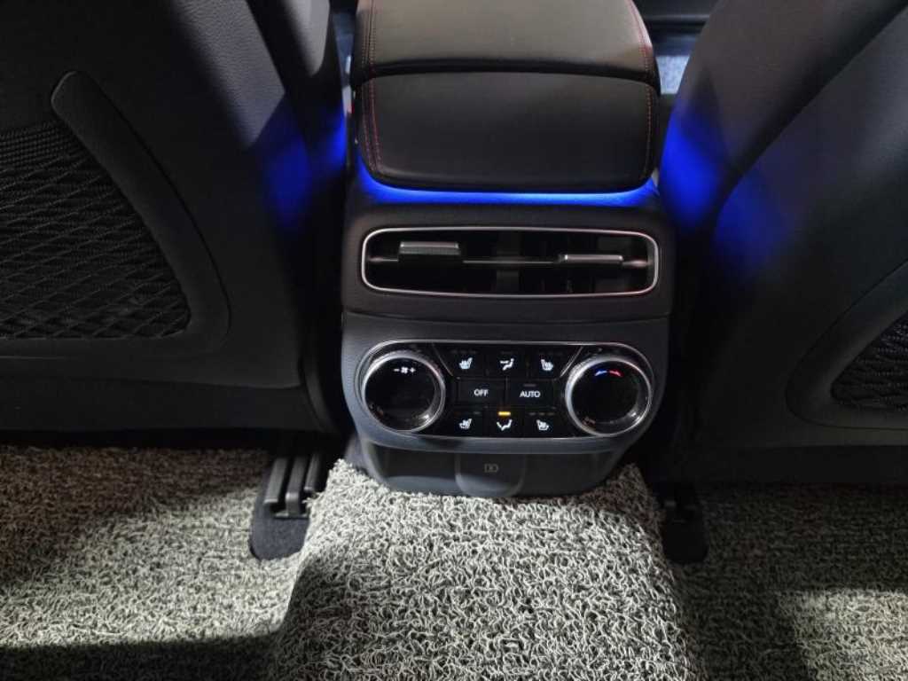 Genesis GV70 - Vista 8