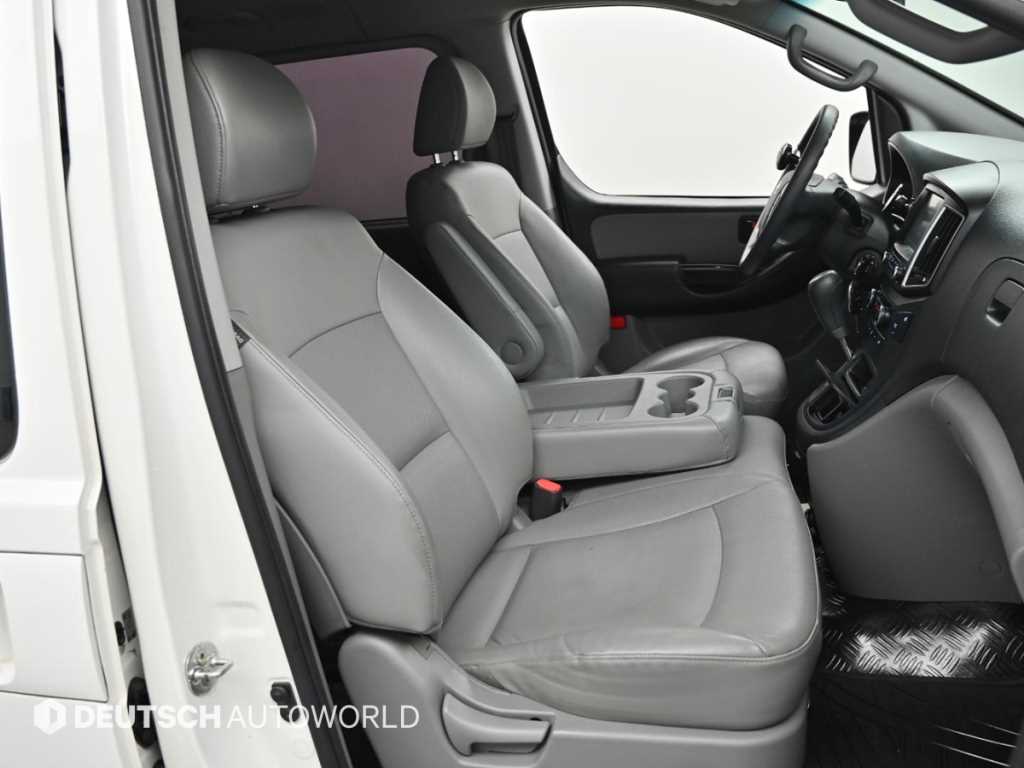 HYUNDAI Starex - Vista 10