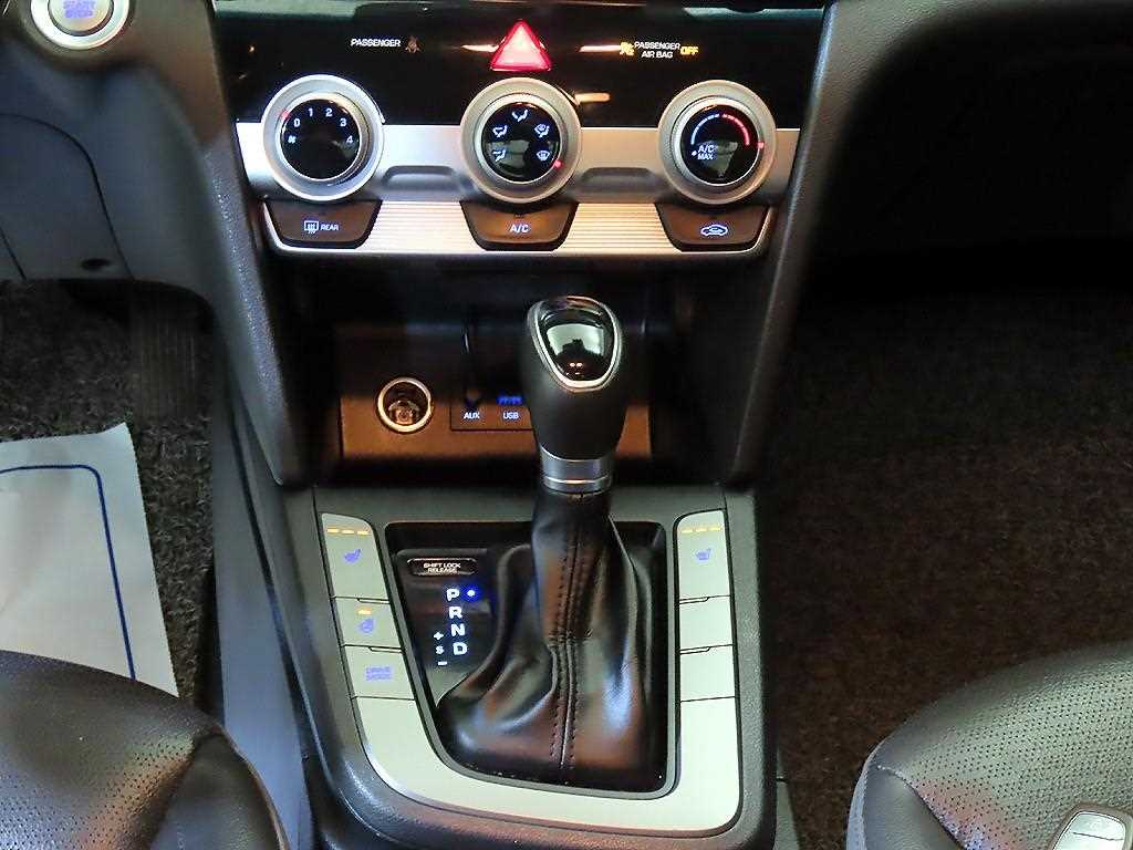 HYUNDAI Avante - Vista 12