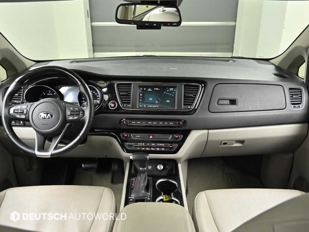 KIA Carnival - Vista 7