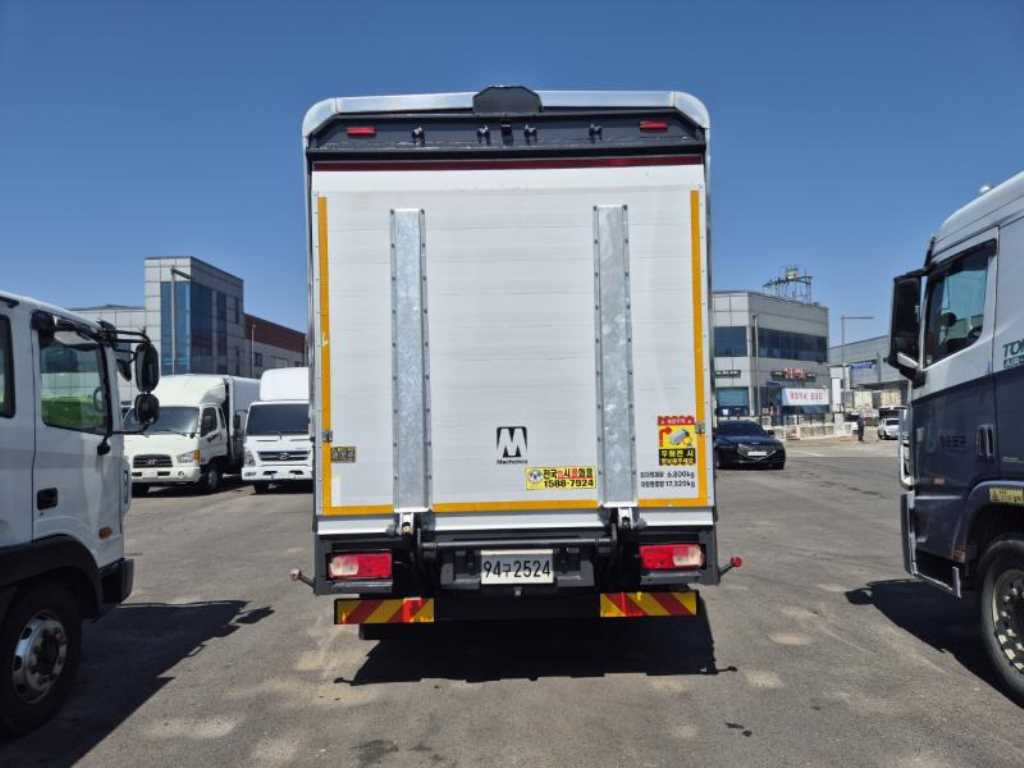 medium and large cargo truck - Vista 6