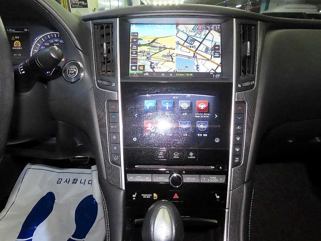 Infiniti Q - Vista 11