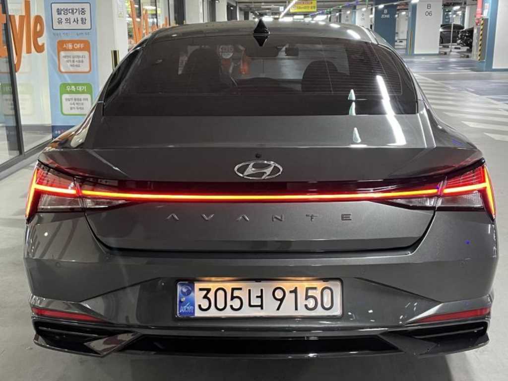 HYUNDAI Avante - Vista 5