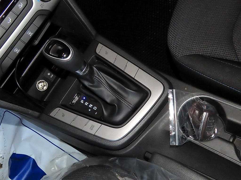 HYUNDAI Avante - Vista 10