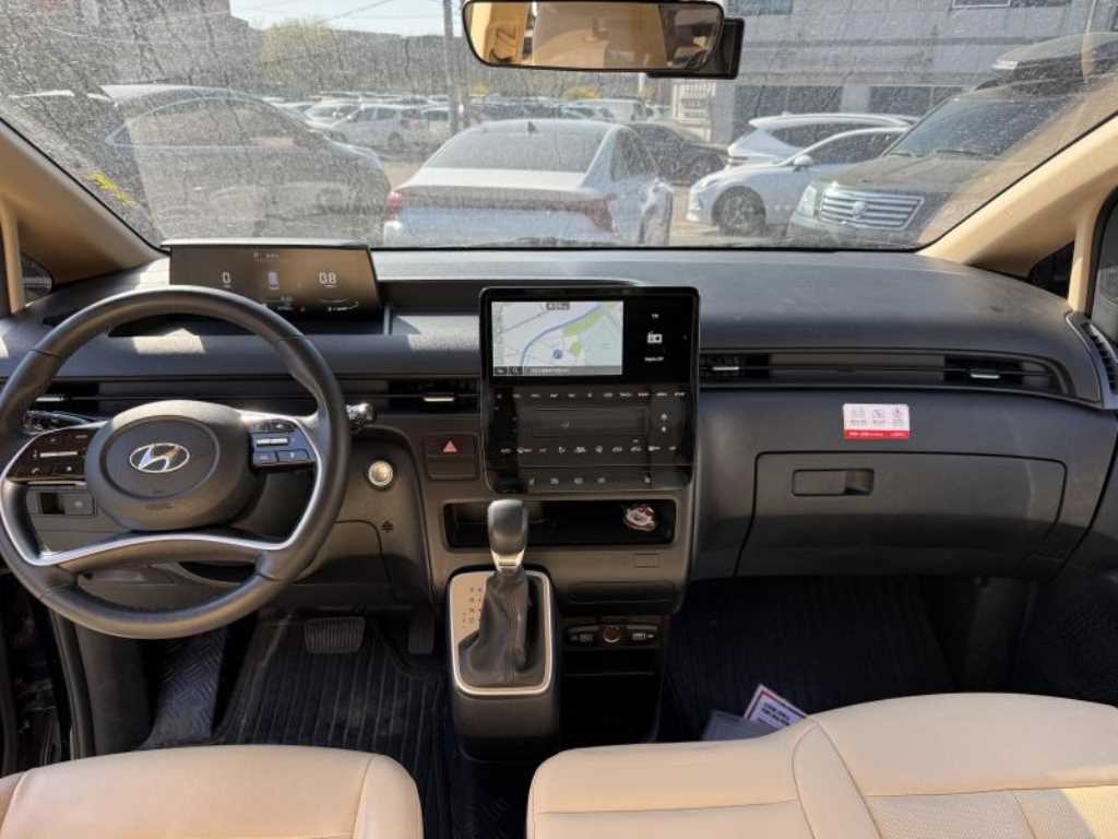 HYUNDAI Staria - Vista 10
