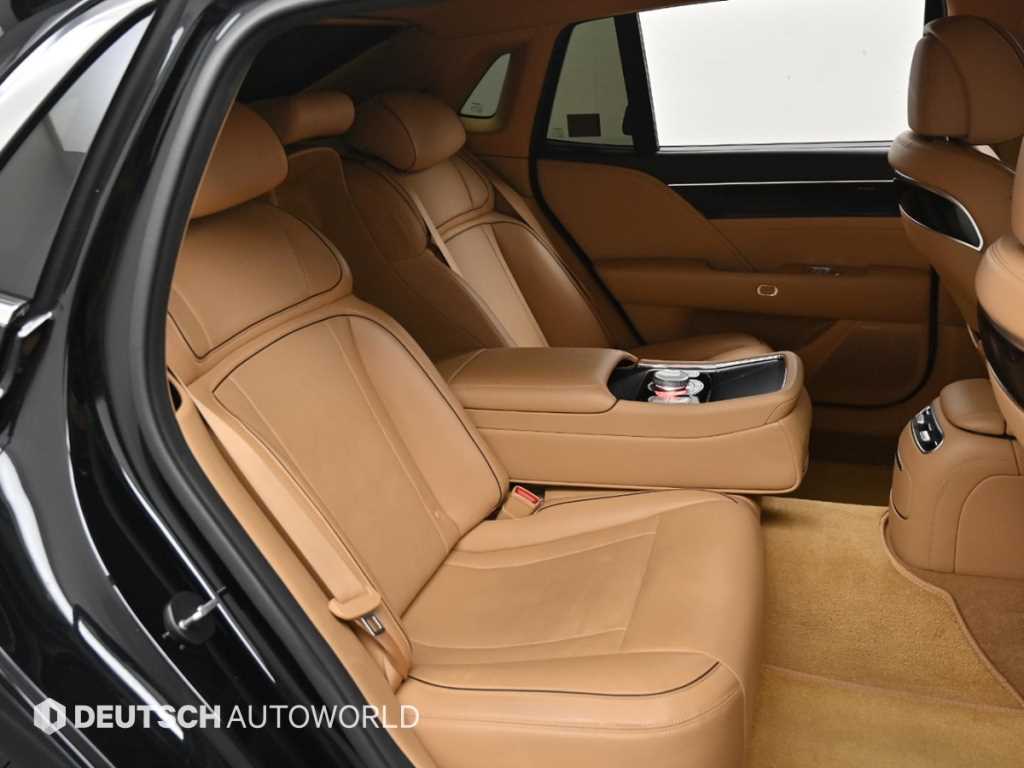 Genesis G90 - Vista 12