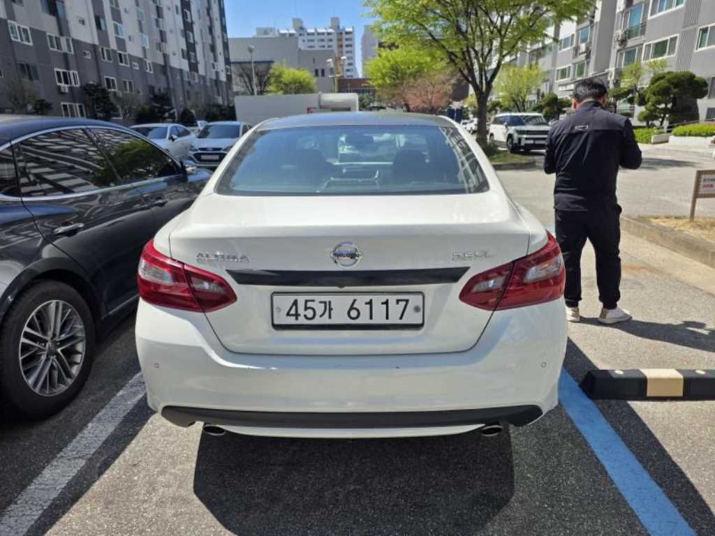 Nissan Altima - Vista 5