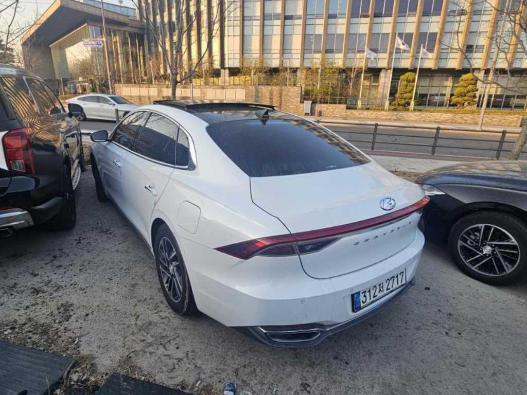 HYUNDAI Grandeur - Vista 3