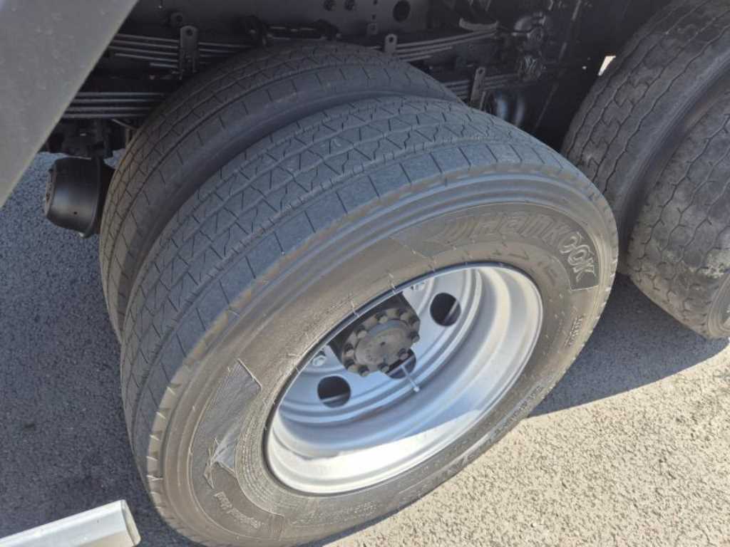 medium and large cargo truck - Vista 7