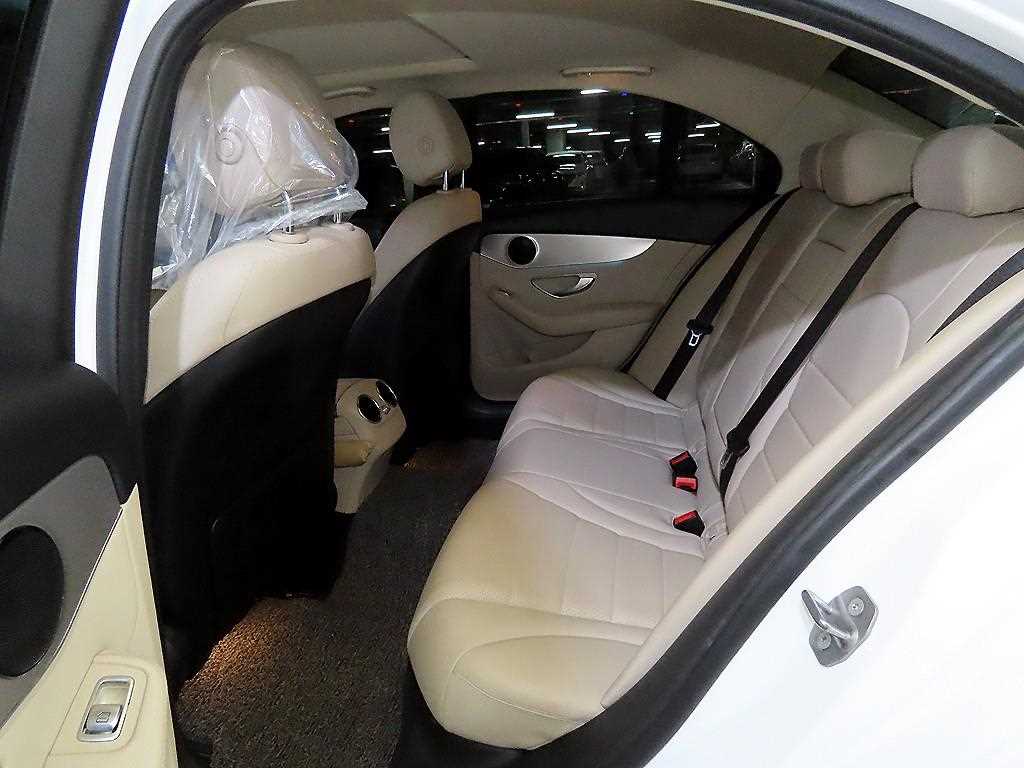 Mercedes Benz C Class - Vista 8