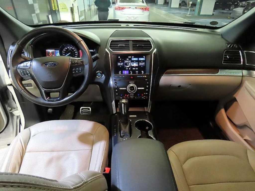 Ford Explorer - Vista 10