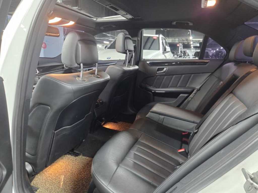 Mercedes Benz E class - Vista 12