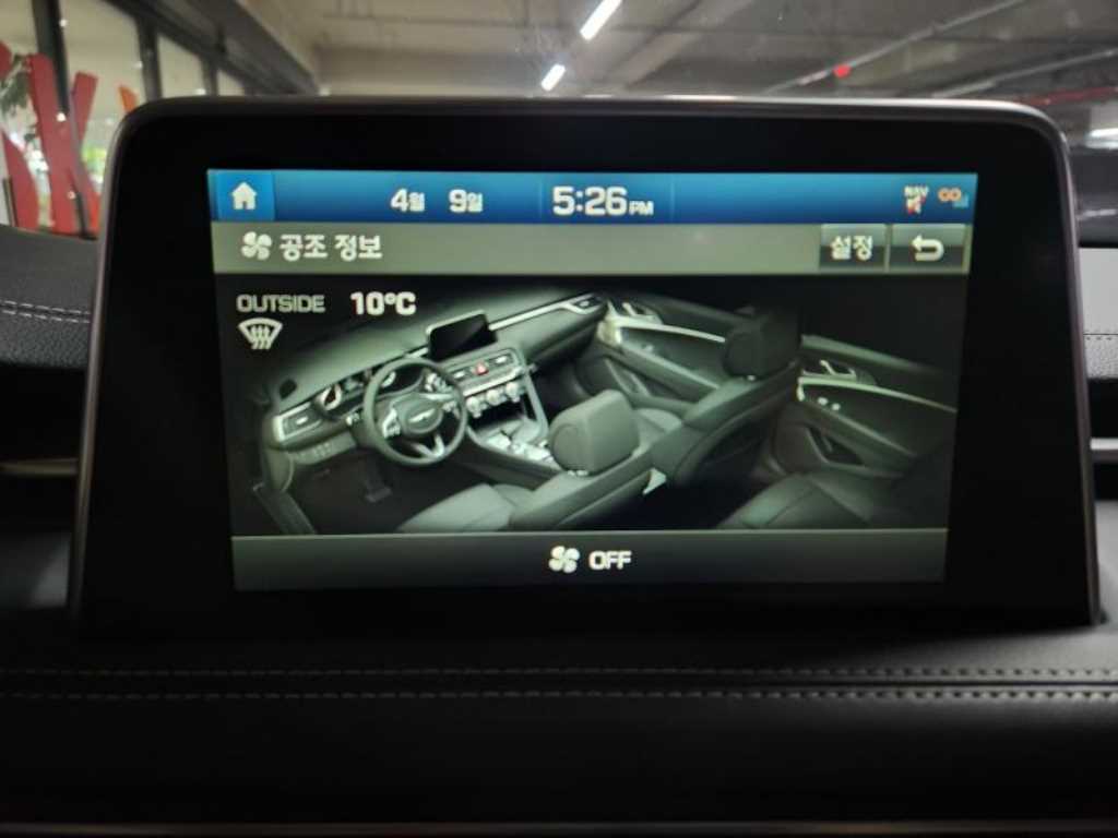 Genesis G70 - Vista 10