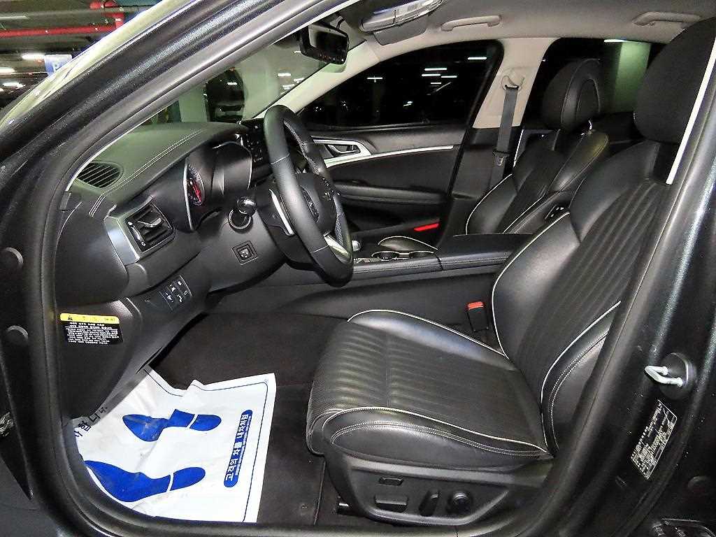 Genesis G70 - Vista 6