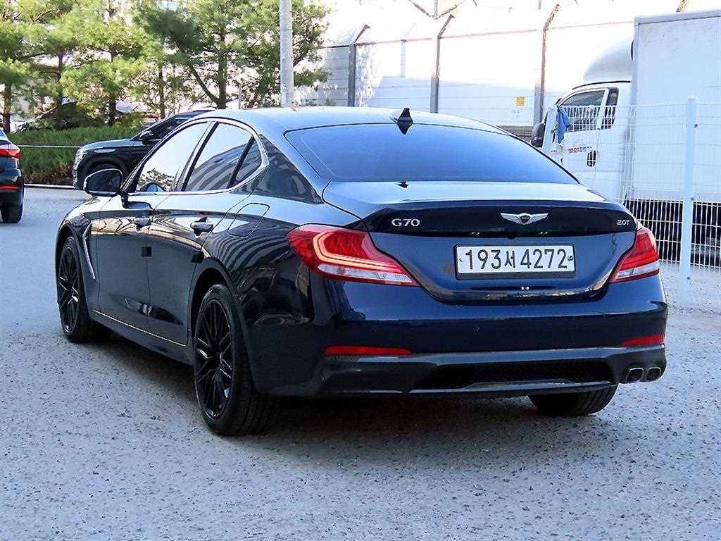 Genesis G70 - Vista 3